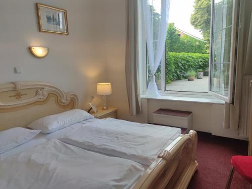 1 queen bed