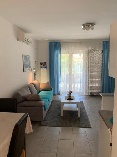 Apartments Toni-Malinska in Radići