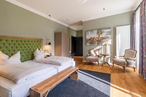 1 queen bed