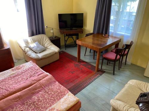 Old Summer House with renovated bathroom in Prague 21