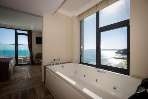 Vira Otel Suites Room Type - Suite with Balcony