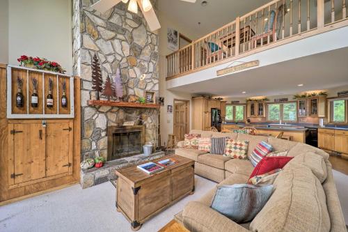 Spruce Pine Retreat with Gas Grill and Mtn Views! - Spruce Pine