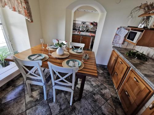 Charming village house with patio and garden in Словенське Коньїце