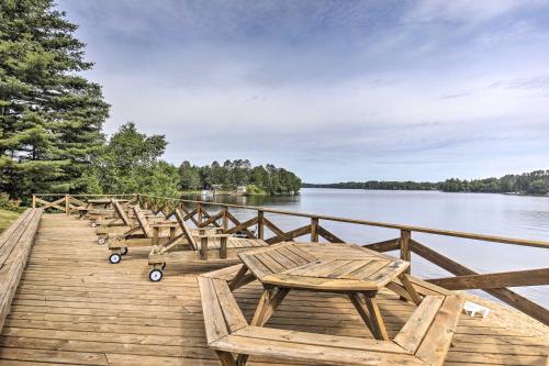 . Tomahawk Cottage with Fire Pit and Lake Access!