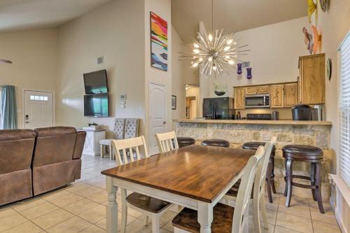 Pet-Friendly Home with Deck 1 Mi to Canyon Lake Fun in Canyon Lake, USA