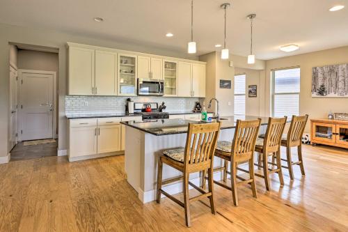 Relaxing Granby Home with Deck and Mountain Views!