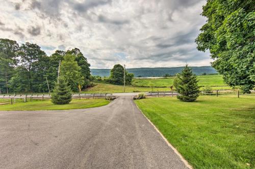 Peaceful Belleville Retreat with Farm Views!