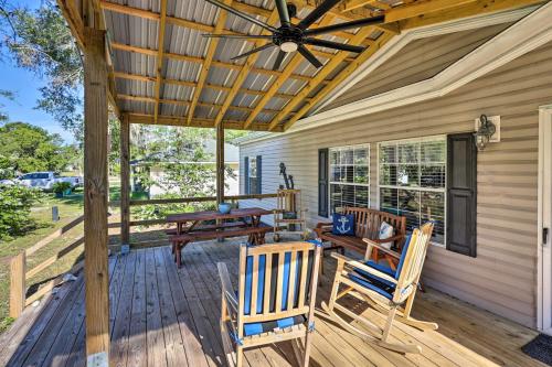 Cozy Steinhatchee House with Fire Pit and Grill!