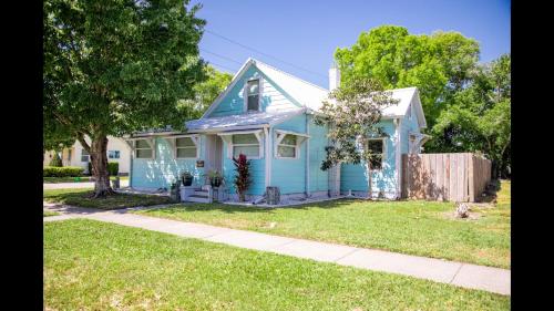 Family Home w Private Pool Yard Only 24 Mi to Disney in Saint Cloud, USA