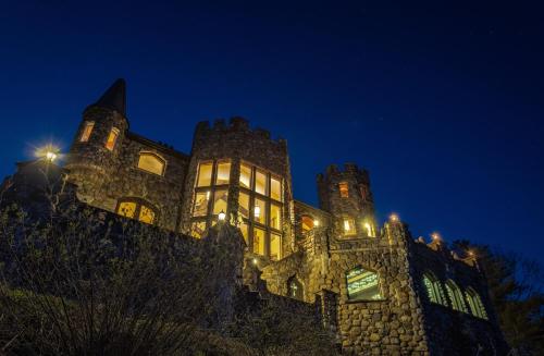 HIGHLANDS CASTLE overlooking Lake George plus 2 other CASTLES & SUITES in Bolton Landing, USA
