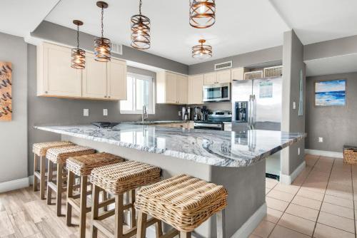 Shoreline Towers 3021 by RealJoy Vacations
