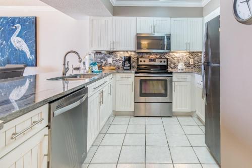 Pelican Beach Resort 410 by RealJoy - image 10