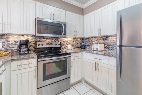 Pelican Beach Resort 410 by RealJoy - image 6