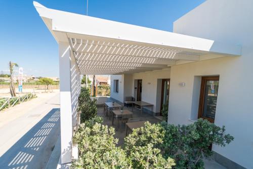 Superior Double or Twin Room with Garden View image 3