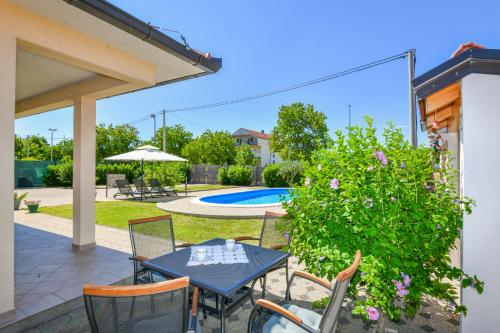 Градина, Villa Kata in Donji Vinjani