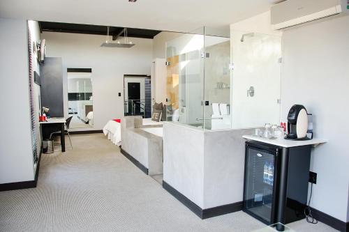 Executive Suite image 6