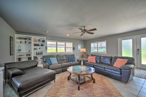 Waterfront Kingsland Home with Fire Pit and Lake Access - image 2