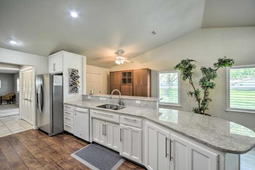 Waterfront Kingsland Home with Fire Pit and Lake Access - image 10