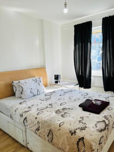 FABULOUS 2BED 2BATH Ground Floor SERVICED ACCOMMODATION Near CITY