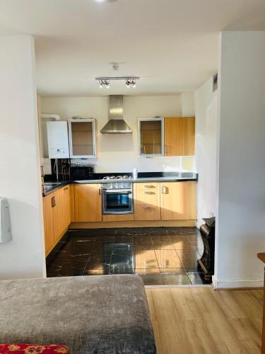 FABULOUS 2BED 2BATH Ground Floor SERVICED ACCOMMODATION Near CITY