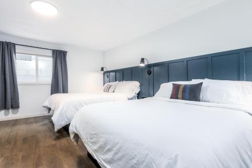2 queen beds