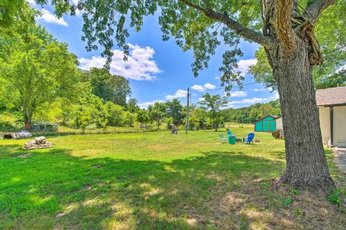 Bright Home with Fire Pit, Near Back 40 Trail!