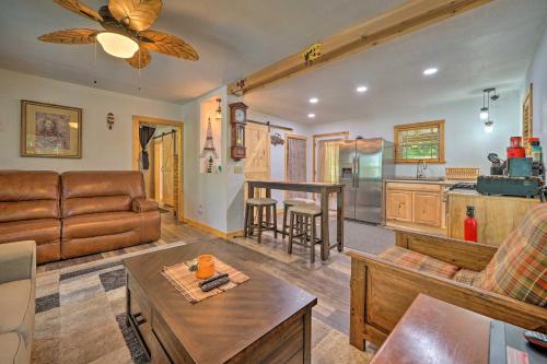 Waterfront Cottage in Fort Towson Dock and 2 Decks in Fort Towson, USA