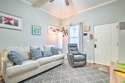 Updated Ybor City Duplex about half Mi to Seventh Ave! in Tampa, USA