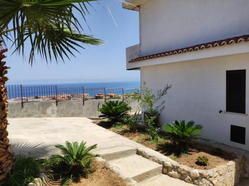Double Room with Sea View image 2