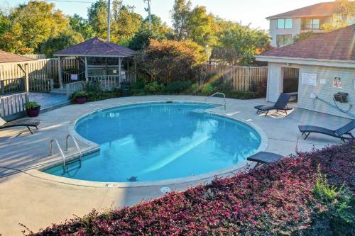Beautiful Hot Springs Condo with Lake Hamilton Views in Hot Springs, USA