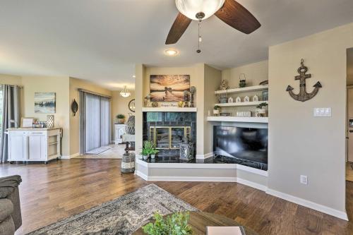 Beautiful Hot Springs Condo with Lake Hamilton Views in Hot Springs, USA