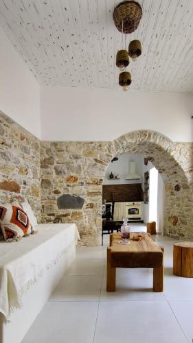 B&B Aperathos - Laina Traditional Guest House - Bed and Breakfast Aperathos