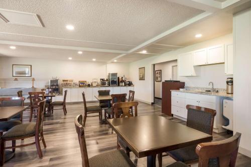 SureStay Hotel by Best Western Thomson - image 3