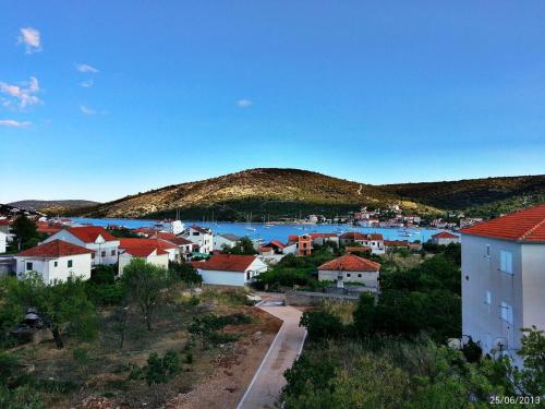 Apartments with a parking space Vinisce Trogir - 12676 - image 3