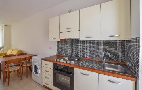  Amazing apartment in Isca Marina with 2 Bedrooms in Badolato