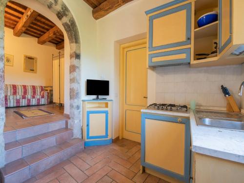virtuve, Holiday Home in Sellano with Pool & Sun Terrace in Selano