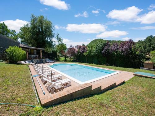 Peldbaseins, Holiday Home in Sellano with Pool & Sun Terrace in Selano
