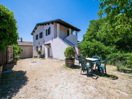 Quiet holiday home in Sellano with swimming pool a few kilometers from Rasiglia - Sellano