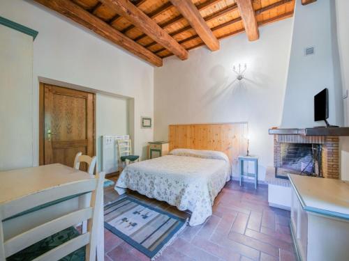 Holiday Home in Sellano with Pool & Views in Selano