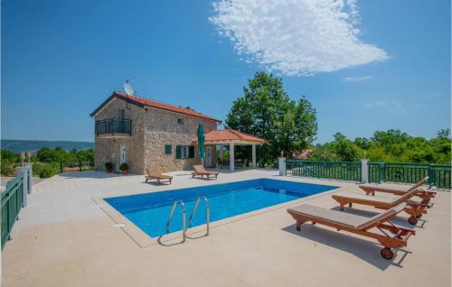  Awesome Home In Grubine With 3 Bedrooms, Wifi And Outdoor Swimming Pool, Pension in Grubine