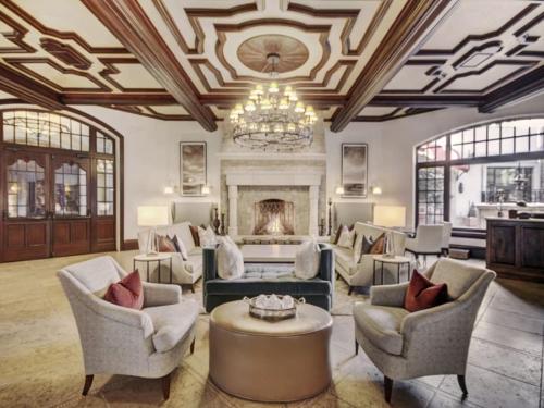 Luxury Ski-In, Ski-Out 1 Bedroom Residence In Lionshead Village At Vail Square in Vail, USA