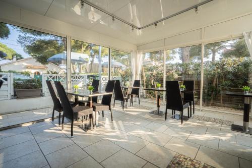 设施服务, 蒙蒂特拉内酒店 (Hotel Le Mediterranee) in 海耶尔