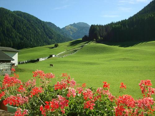 Three Bedroom Apartment with Balcony and Mountain View