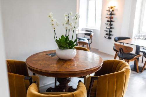 ผับ/เลาจน์, Hiša OPERA (Hisa OPERA) in มาริบอร์