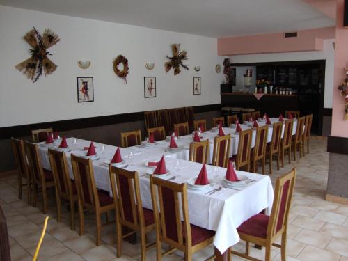 Restaurace-Pension-Vinařství U Šťastných