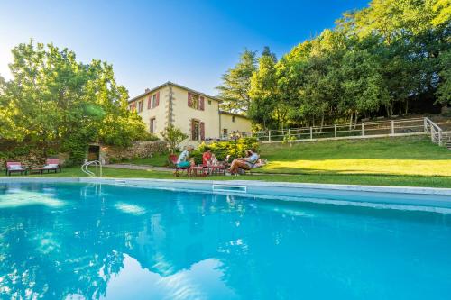 . Domaine Le Jardin Suspendu - Piscine chauffée - Proche du Puy duFou -