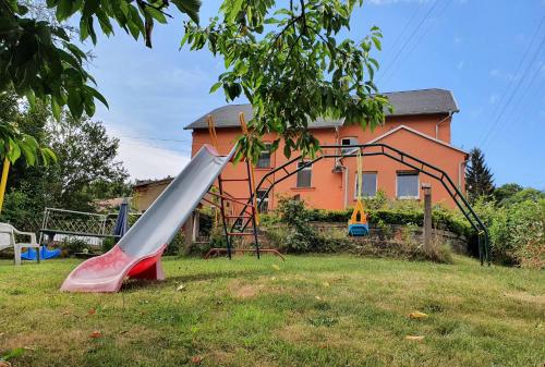 A szálláshely kívülről, Ferienwohnung West - Alte Schule Sachswitz in Greiz