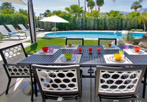 The Kirk Douglas House - main image