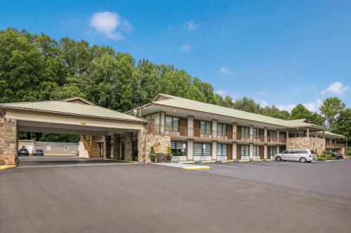 Quality Inn&Suites Mount Chalet - Hotel - Clayton