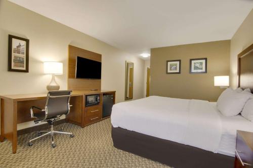 Business King Suite Upgrade - Accessible/Non-Smoking